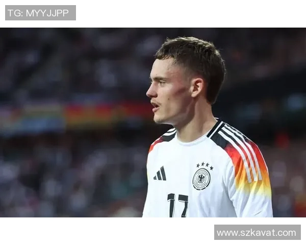 弗洛里安维尔茨与梅西年轻时期的技术风格与潜力对比分析